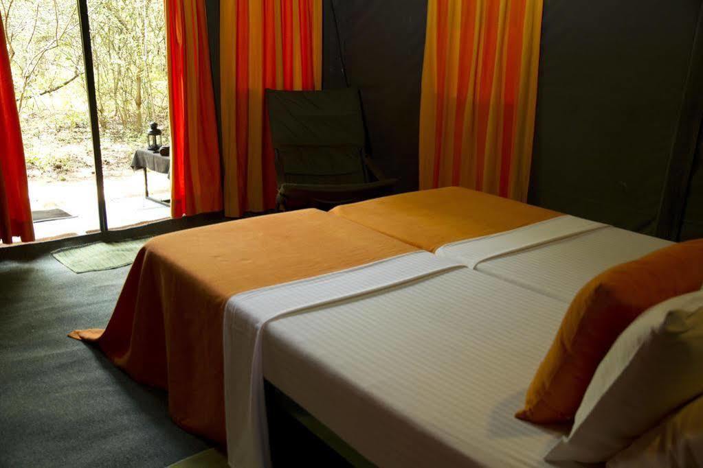 Mahoora Tented Safari Camp Udawalawe Exterior photo